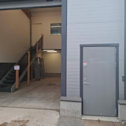 Varastotilan käyntiovi